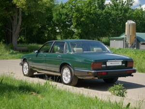 Image 12/33 of Jaguar Sovereign 3.6 (1988)