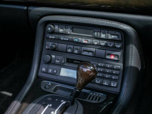 Image 27/33 of Jaguar XK8 4.0 (1999)