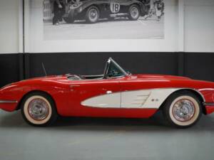 Image 32/50 of Chevrolet Corvette (1958)