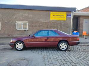 Image 8/8 of Mercedes-Benz 230 CE (1993)