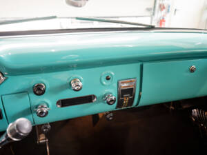Image 13/38 of Chevrolet Apache Stepside (1958)