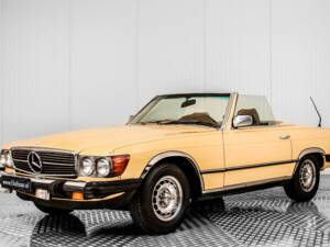 Image 1/34 of Mercedes-Benz 380 SL (1982)