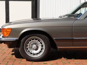 Image 18/59 of Mercedes-Benz 500 SLC (1980)