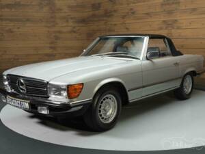 Immagine 6/19 di Mercedes-Benz 380 SL (1983)