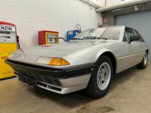 Image 2/19 of Ferrari 400 GT (1978)