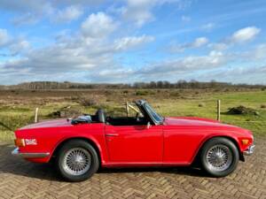 Image 5/7 of Triumph TR 6 (1971)