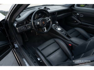 Image 3/38 of Porsche 911 Carrera 4S (2017)