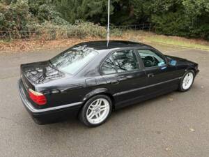 Image 22/50 de BMW 735i (2001)