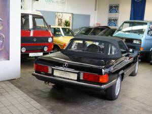 Image 12/22 of Mercedes-Benz 560 SL (1987)