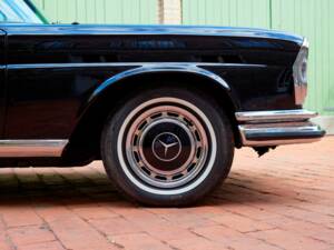 Image 89/188 of Mercedes-Benz 280 SE 3,5 (1971)