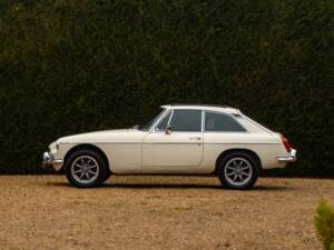 Image 7/24 of MG MGB GT (1980)