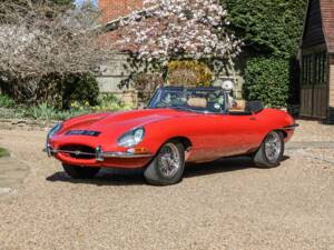 Immagine 22/42 di Jaguar E-Type (1968)