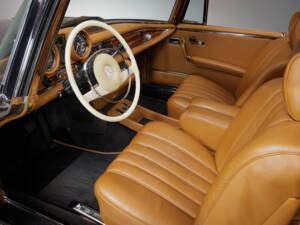 Immagine 19/46 di Mercedes-Benz 280 SE 3,5 (1971)