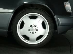 Immagine 30/30 di Mercedes-Benz E 320 (1997)