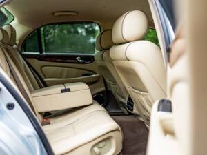 Bild 6/8 von Jaguar XJ 8 4.2 (2006)