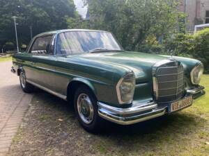 Imagen 2/38 de Mercedes-Benz 220 SE b (1965)