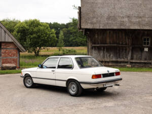 Image 2/95 of BMW 323i (1980)