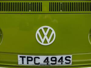 Image 44/47 of Volkswagen T2b Camper (1977)