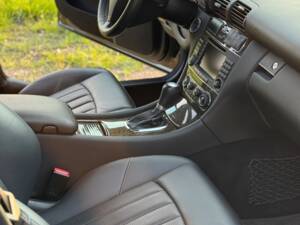 Bild 21/38 von Mercedes-Benz C 55 AMG (2004)