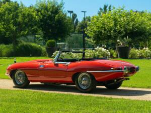 Immagine 18/50 di Jaguar E-Type 4.2 (1966)