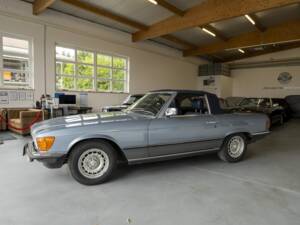 Immagine 3/33 di Mercedes-Benz 500 SL (1985)