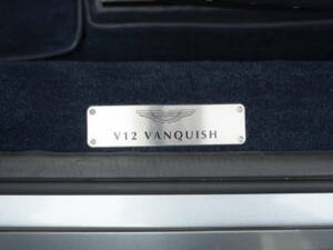 Image 14/38 of Aston Martin V12 Vanquish (2003)