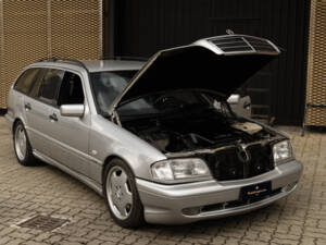 Image 34/37 of Mercedes-Benz C 43 AMG T (1998)