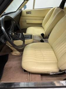 Bild 2/5 von Aston Martin V8 (1978)