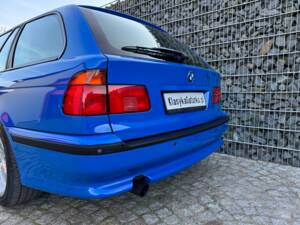 Image 7/100 of BMW 540i Touring (1998)