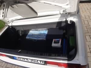 Image 12/55 of BMW 320i (1991)