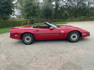 Image 6/7 of Chevrolet Corvette Convertible (1986)