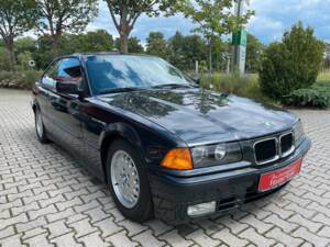 Immagine 5/20 di BMW 325i (1992)