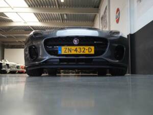Image 25/50 of Jaguar F-Type (2019)