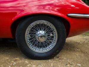 Immagine 32/50 di Jaguar E-Type V12 (2+2) (1971)