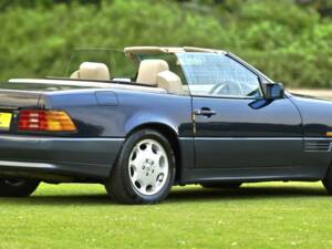 Image 17/50 of Mercedes-Benz SL 500 (1995)