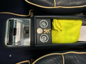 Image 21/23 of Rolls-Royce Corniche I (1984)