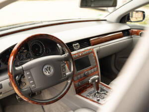 Bild 49/99 von Volkswagen Phaeton 4.2 V8 (2003)