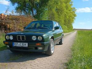 Image 6/21 of BMW 325i Touring (1989)