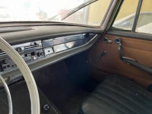 Immagine 6/15 di Mercedes-Benz 200 D Universal (1967)