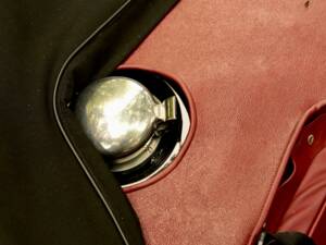 Image 43/50 of Jaguar XK-SS (1967)