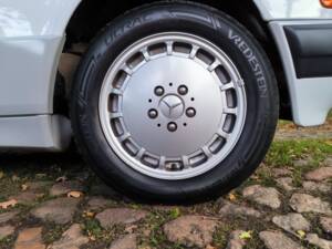 Image 48/78 de Mercedes-Benz 190 E 1.8 (1992)