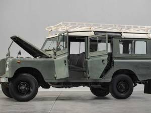 Image 13/50 of Land Rover 109 (1972)
