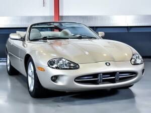 Image 6/7 of Jaguar XK8 4.0 (2000)