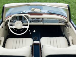 Image 9/16 of Mercedes-Benz 280 SL (1968)