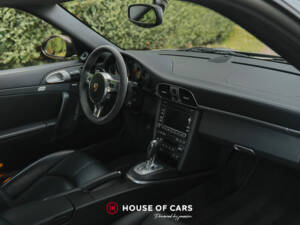 Image 30/46 of Porsche 911 Carrera 4S (2011)