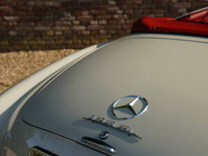 Image 38/50 of Mercedes-Benz 190 SL (1962)