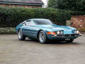 Image 31/65 of Ferrari 365 GTB&#x2F;4 Daytona (1972)