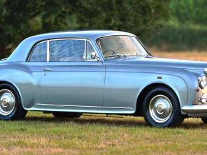 Image 15/49 of Bentley S 1 (1956)