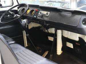 Bild 22/26 von Volkswagen T2a Kleinbus L (1971)