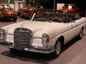 Immagine 1/28 di Mercedes-Benz 300 SE (1965)